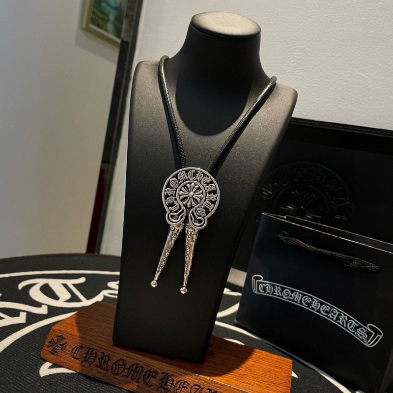 Ch*0me He**ts necklaces